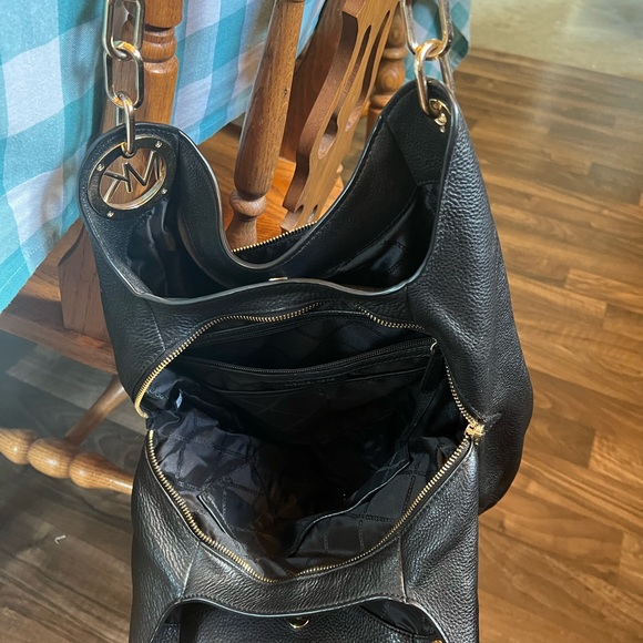 Michael Kors Lillie large Logo Shoulder Bag - Picture 2 of 5